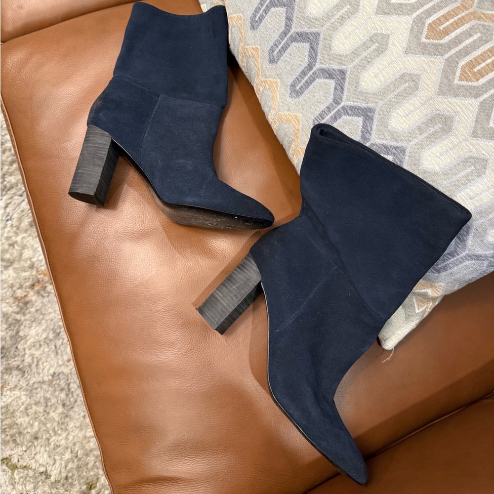 CHARLES BY CHARLES DAVID Women's navy Leather Booties Size 8M